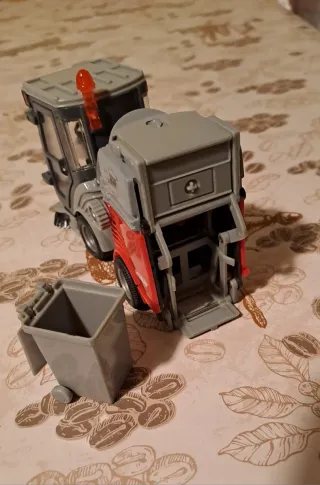 Modellino spazzatrice stradale Dickie Hako