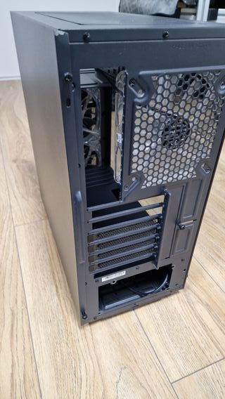 Caja PC Sharkoon con ventiladores