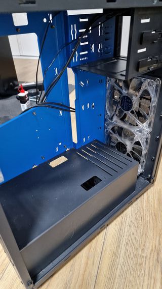 Caja PC Sharkoon con ventiladores