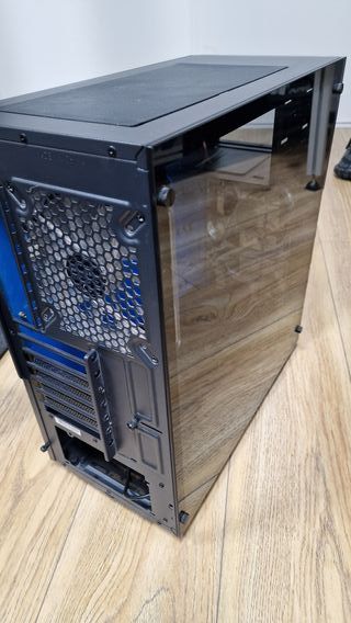 Caja PC Sharkoon con ventiladores