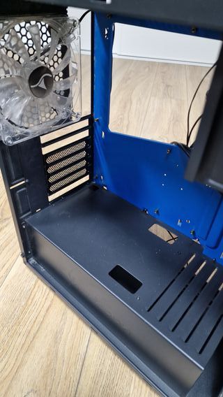 Caja PC Sharkoon con ventiladores