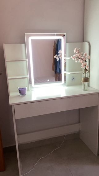 Tocador moderno con espejo LED