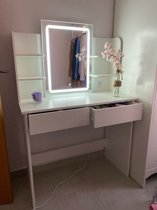 Tocador moderno con espejo LED