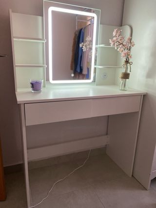 Tocador moderno con espejo LED