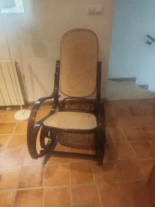 Mecedora madera curvada con rejilla