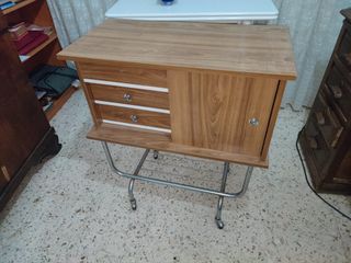 Mesa auxiliar TV madera