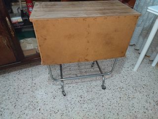 Mesa auxiliar TV madera