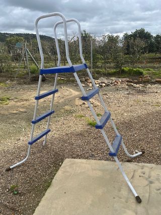 Escalera piscina