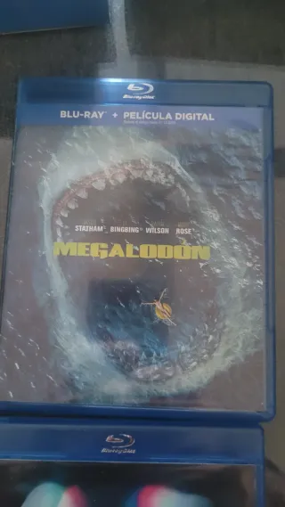 Blu-ray Megalodon + Película Digital