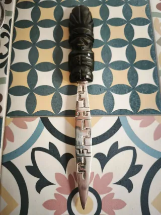 Abrecartas plata y obsidiana.