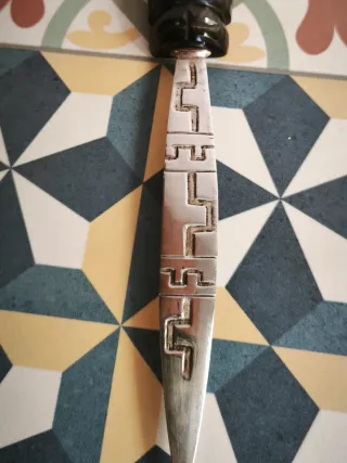 Abrecartas plata y obsidiana.