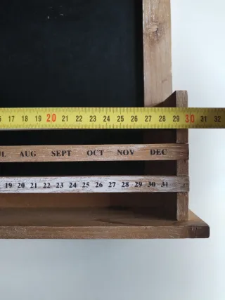 Pizarra marco de madera con calendario