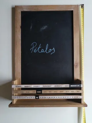 Pizarra marco de madera con calendario