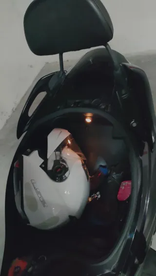 Suzuki Burgman UH200 Negra