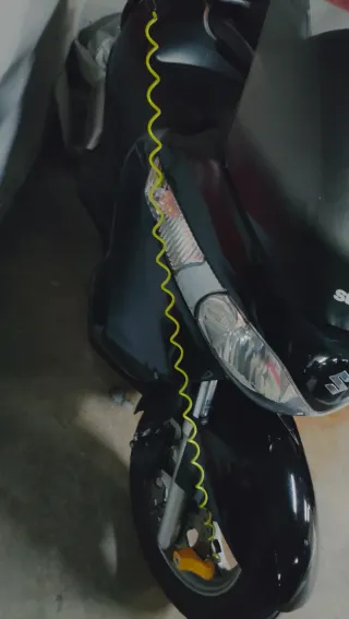 Suzuki Burgman UH200 Negra