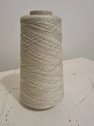 Rocca di filato ecrù