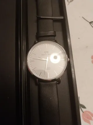 Reloj Quality Watch Negro y Plateado