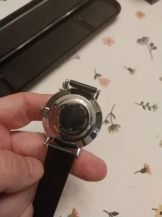 Reloj Quality Watch Negro y Plateado