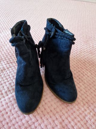 Botines azules con tacón de madera