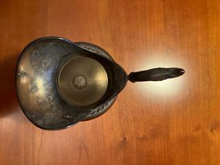 Jarra antigua de metal