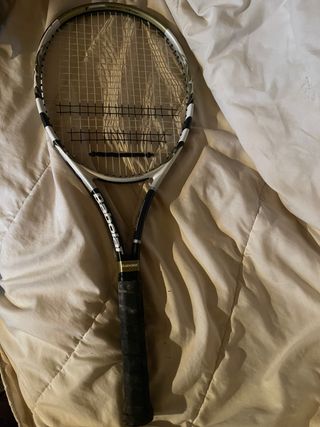 Raqueta de tenis Babolat con funda