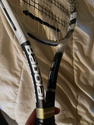 Raqueta de tenis Babolat con funda