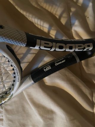 Raqueta de tenis Babolat con funda