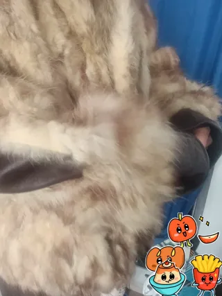 Chaqueta de pelo beige y marrón