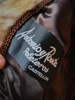 Chaqueta de pelo beige y marrón