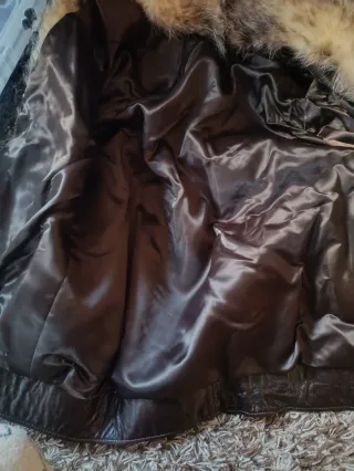 Chaqueta de pelo beige y marrón