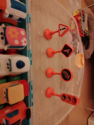 Caja de coches de juguete