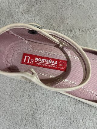 Manoletinas beige y doradas