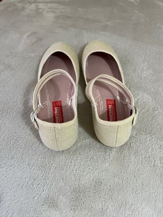 Manoletinas beige y doradas