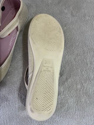 Manoletinas beige y doradas