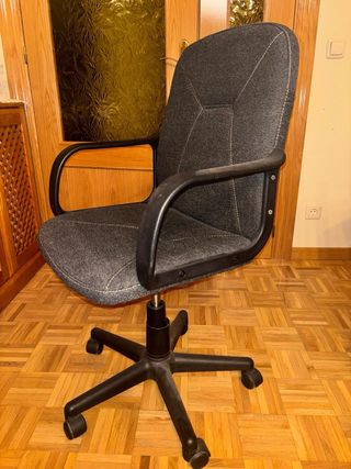 Silla de oficina ergonómica con ruedas