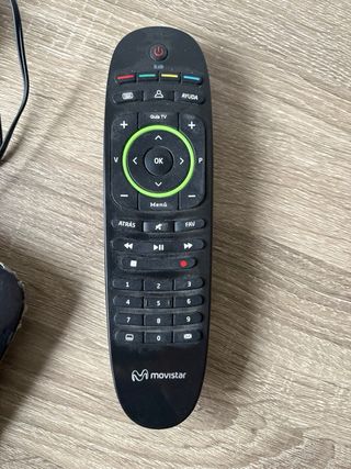 Router Movistar ARRIS con mando y adaptador