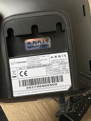 Router Movistar ARRIS con mando y adaptador
