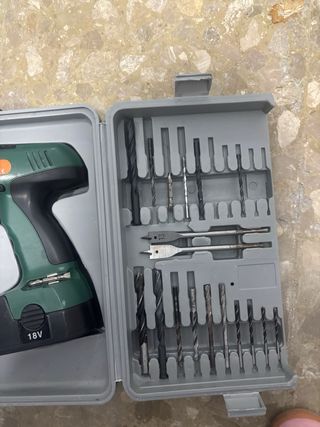 Taladro con brocas y maletín