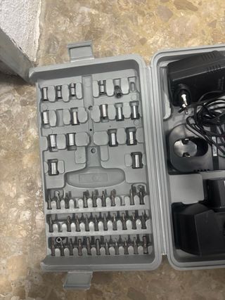 Taladro con brocas y maletín