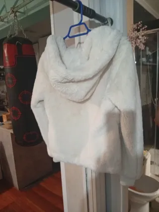 Chaqueta borrego blanca beige Pull and Bear