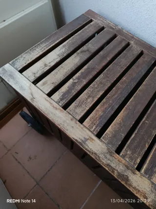 Banco de almacenaje madera con ruedas