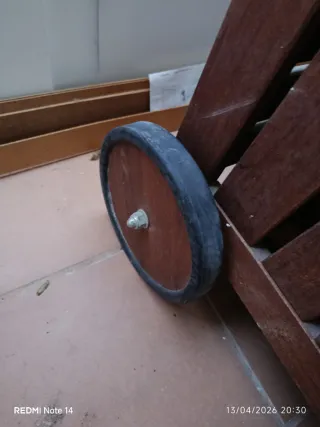 Banco de almacenaje madera con ruedas