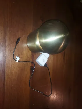 Lampada USB in metallo dorato + caricabatterie