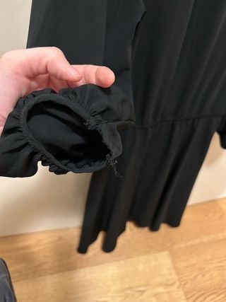 Vestido negro ASOS con cuello encaje