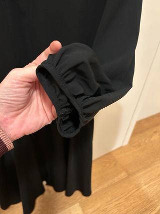 Vestido negro ASOS con cuello encaje