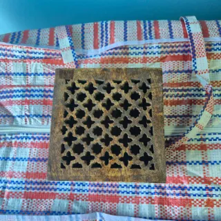 Caja de Madera Tallada, con brillantes incrustados