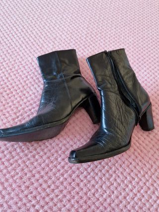 Botines negros tacón cuadrado