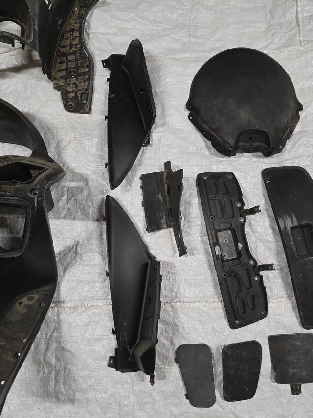 Piezas de plástico negro para coche