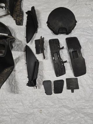 Piezas de plástico negro para coche