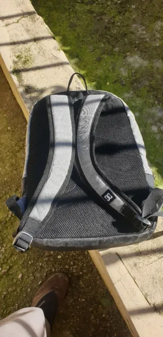 Mochila DC Shoes Negra y Gris